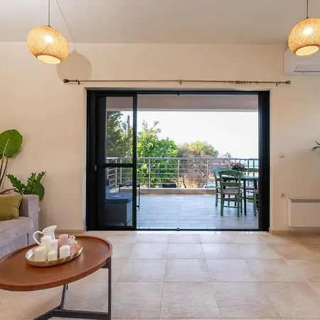 Alice On The Rocks Apartment *