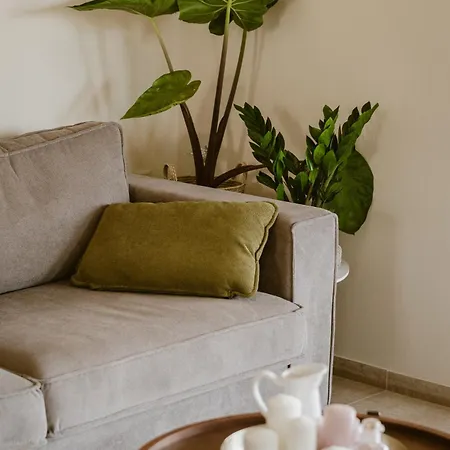 Alice On The Rocks Apartment